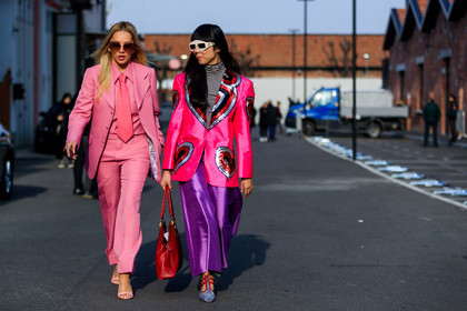 blazer, fun sunglasses, glitter, graphic jacket, gucci, high heels, leather bag, leather shoes, pink jacket, pink pants, pink shirt, pink shoes, pink suit, pink tie, printed jacket, purple pants, red bag, shiny shoes, striped top, sunglasses, tone on tone, total look pink, trousers, turtleneck sweater, fashion week, frenchystyle, FW, jonathan paciullo, street style, MFW, MILAN, AUTUMN WINTER 2018-2019, FALL WINTER 2018-2019, FW 18-19, horizontal, atmosphere details, full length, tina leung, susie lau