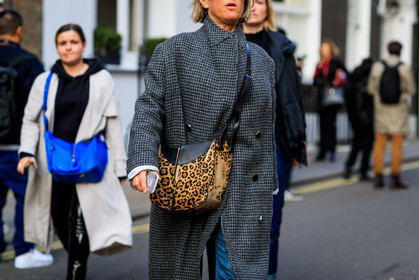 animal print, graphic bag, graphic jacket, grey coat, houndstooth pattern, leather bag, leopard print, printed bag, printed jacket, fashion week, frenchystyle, FW, jonathan paciullo, street style, LFW, LONDON, AUTUMN WINTER 2018-2019, AW 18-19, FALL WINTER 2018-2019, FW 18-19, horizontal, atmosphere details, detail