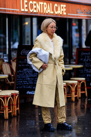 vanessa hong, aviator glasses, metalic frame sunglasses, light yellow leather coat, yellow leather pants, white leather bag, black leather derbie, black leather shoes, fur collar coat, fur coat, bottega veneta bag, prada shoes, big sole shoes, laced shoes, flat shoes, animal skin pants, belted coat, fashion week, frenchystyle, FW, jonathan paciullo, street style, PFW, PARIS, vertical, full length