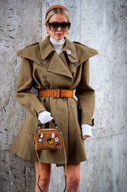 leonie hanne, checked dress, checked jacket, jacket dress, belted dress, belted jacket, kaki dress, kaki jacket, camel leather belt, smoked sunglasses, big sunglasses, oversize shoulder, camel bag, velvet bag, corduroy bag, embroidered bag, hand bag, hoop earrings, golden earrings, chain earrings, headband, chloe bag, chloe dress, chloe jacket, fashion week, frenchystyle, FW, jonathan paciullo, street style, PFW, PARIS, SPRING SUMMER 2021, SS 21, vertical, atmosphere details, detail