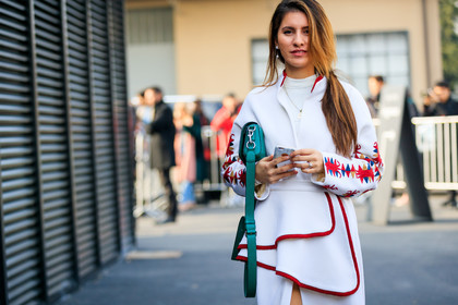 atmosphere details, AUTUMN WINTER 2017-2018, AW 17-18, detail, embroidered pants, FALL WINTER 2017-2018, fashion week, frenchystyle, FW, FW 17-18, green bag, horizontal, jonathan paciullo, leather bag, MFW, MILAN, street style, white jacket, white pants