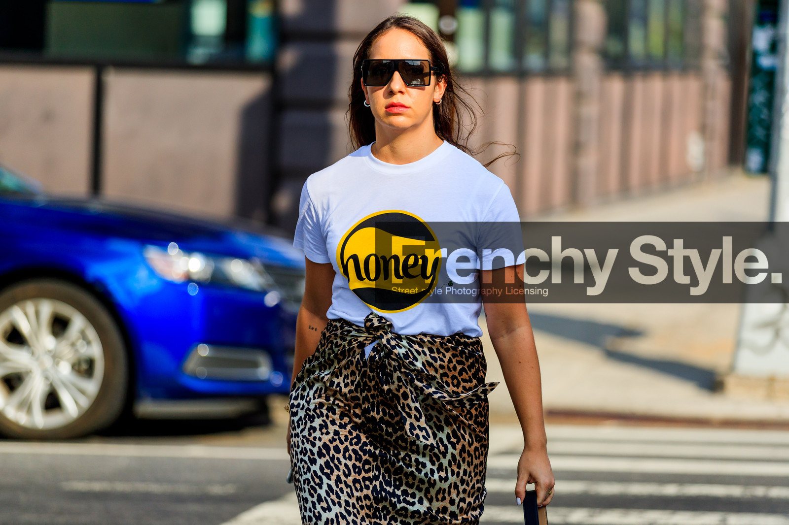 animal print, brown skirt, graphic skirt, leopard, printed skirt, printed t shirt, sunglasses, white t shirt, fashion week, frenchystyle, FW, jonathan paciullo, street style, NYFW, NEW YORK, SPRING SUMMER 2019, SS 19, atmosphere details, horizontal, detail