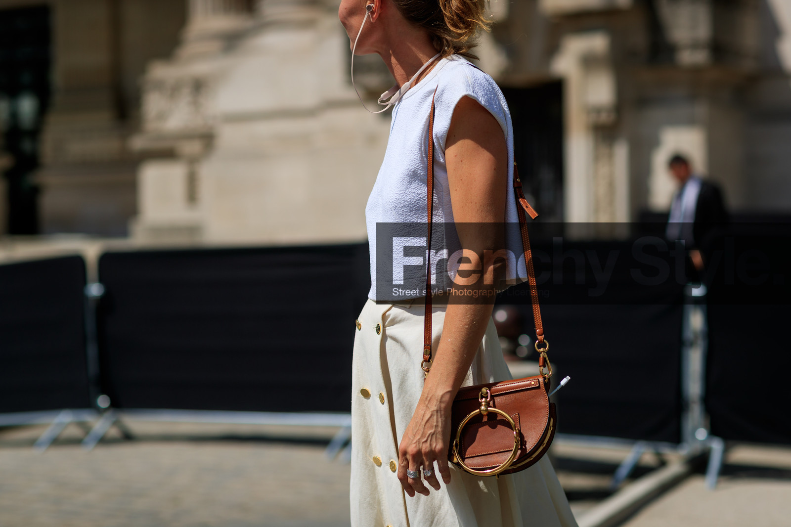 brown bag, chloé, headphones, leather bag, rings, white skirt, white top, fashion week, frenchystyle, FW, jonathan paciullo, street style, PFW, PARIS, horizontal, atmosphere details, detail, AUTUMN WINTER 2018-2019, FALL WINTER 2018-2019, FW 18-19