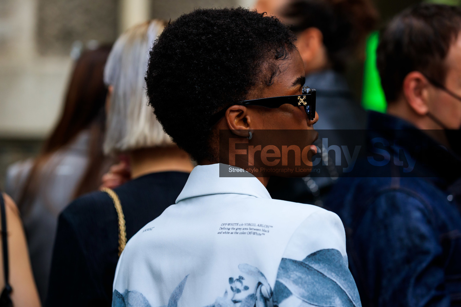 black sunglasses, square shape glasses, off white sunglasses, close up detail, hoop earrings, silvered earrings, diamond earrings, didi stone, fashion week, frenchystyle, FW, jonathan paciullo, street style, PFW, PARIS, AUTUMN WINTER 2021-2022, FALL WINTER 2021-2022, FW 21-22, atmosphere details, horizontal, detail