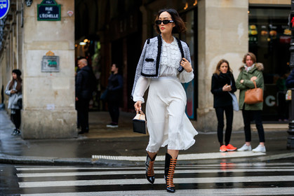 Chriselle Lim, grey jacket, tweed jacket, cropped jacket, plaited jacket, white blouse, white skirt, silk blouse, silk skirt, floral embroidered blouse, pleated skirt, mid long skirt, black polish boots, multi buckle boots, sharp end boots, high boots, camel leather boots, black sunglasses, pearl sunglasses, fashion week, frenchystyle, FW, jonathan paciullo, street style, PFW, PARIS, horizontal, atmosphere details, full length