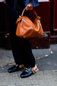asymetric, atmosphere details, black pants, black slippers, blue shirt, brown bag, detail, fashion week, frenchystyle, fur shoes, FW, gucci, jonathan paciullo, leather bag, leather shoes, LFW, loewe, LONDON, one shoulder, portrait, SPRING SUMMER 2017, SS 17, street style, trousers, vertical, woman
