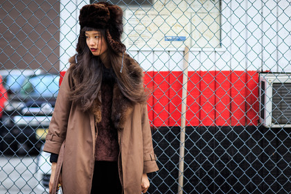 atmosphere details, AUTUMN WINTER 2016-2017, AW 16-17, brown coat, brown hat, chapka, detail, FALL WINTER 2016-2017, fashion week, frenchystyle, fur collar, fur hat, FW, FW 16-17, horizontal, jonathan paciullo, long hair, model, NEW YORK, NYFW, red lips, skincare, street style, tone on tone, total look brown, woman, yuka mannami