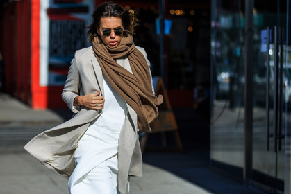 atmosphere details, AUTUMN WINTER 2016-2017, AW 16-17, beige jacket, blazer, brown scarf, detail, fashion week, frenchystyle, FW, FW 16-17, horizontal, jonathan paciullo, NEW YORK, NYFW, ray ban, street style, sunglasses, tone on tone, total look white, white dress, white skirt, white top, woman