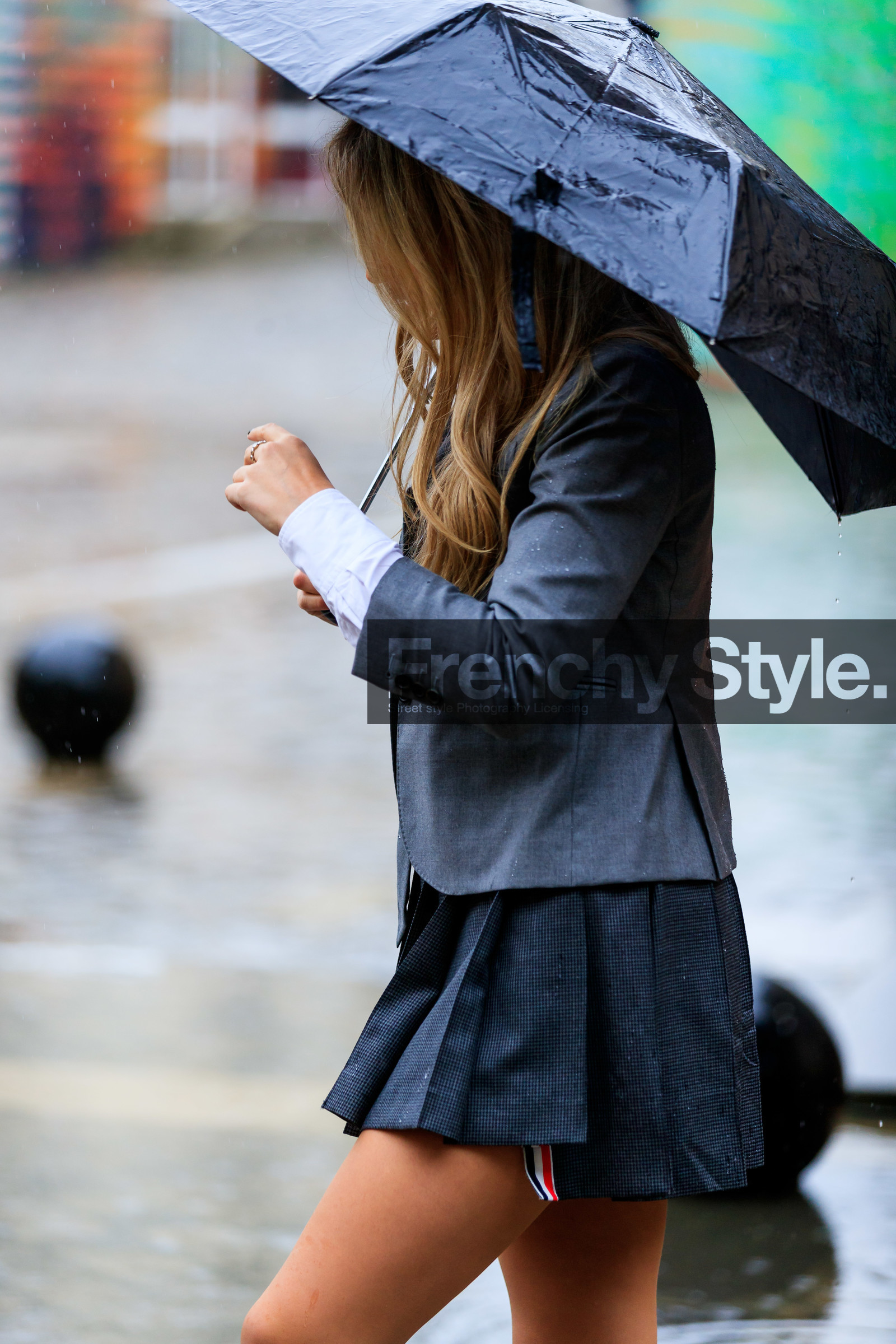 grey jacket, grey skirt, checked skirt, mini skirt, school girl look, close up detail, pleated skirt, thom browne jacket, thom browne skirt, thom browne look, fashion week, frenchystyle, FW, jonathan paciullo, street style, PFW, PARIS, vertical, atmosphere details, detail
