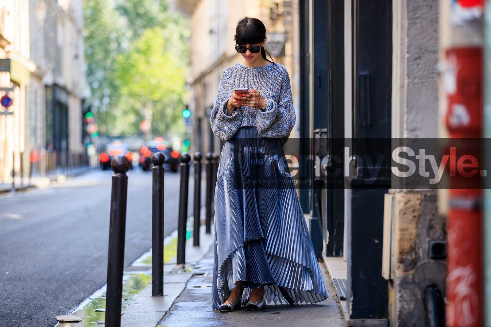 ballerinas, chanel, grey shoes, grey skirt, grey sweater, leather shoes, pleated skirt, sunglasses, fashion week, frenchystyle, FW, jonathan paciullo, street style, PFW, PARIS, atmosphere details, horizontal, full length, AUTUMN WINTER 2018-2019, FALL WINTER 2018-2019, FW 18-19