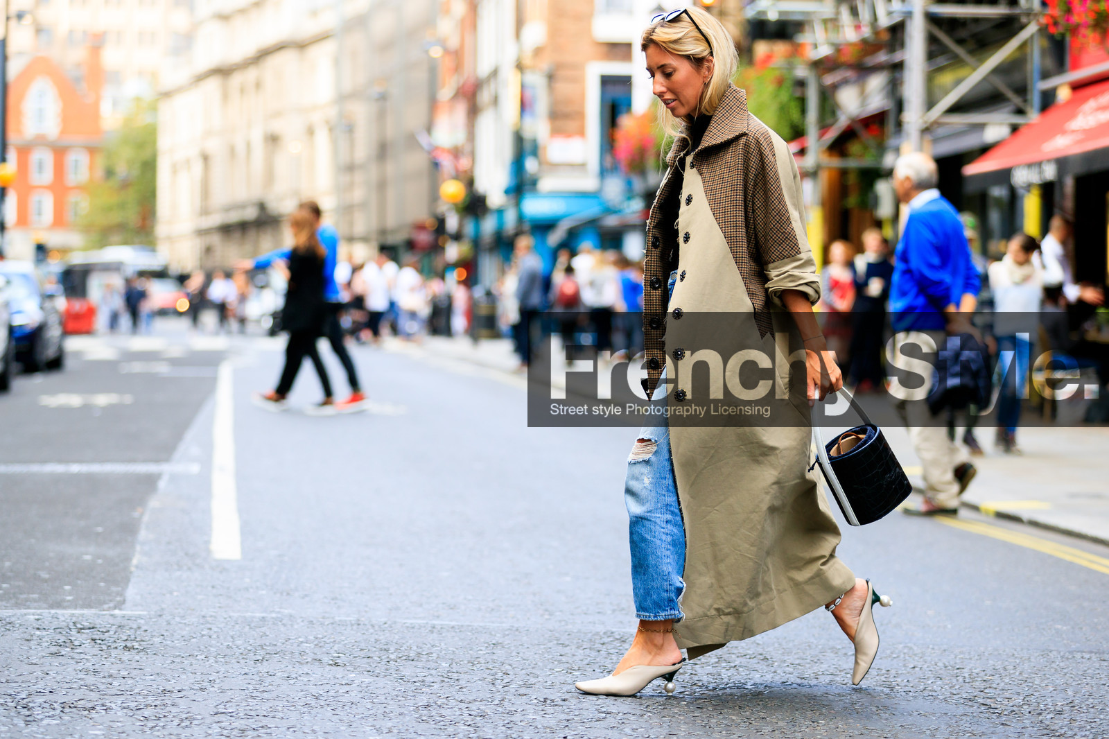 beige coat, beige shoes, black bag, blue denim, checked, denim pants, graphic coat, high heels, jeans, leather bag, leather shoes, plaid, printed coat, trousers, fashion week, frenchystyle, FW, jonathan paciullo, street style, LFW, LONDON, SPRING SUMMER 2019, SS 19, atmosphere details, horizontal, full length
