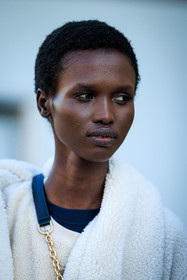 model, nude make up, short hair, white top, fashion week, frenchystyle, FW, jonathan paciullo, street style, PARIS, PFW, SPRING SUMMER 2022, SS 22, atmosphere details, detail, vertical