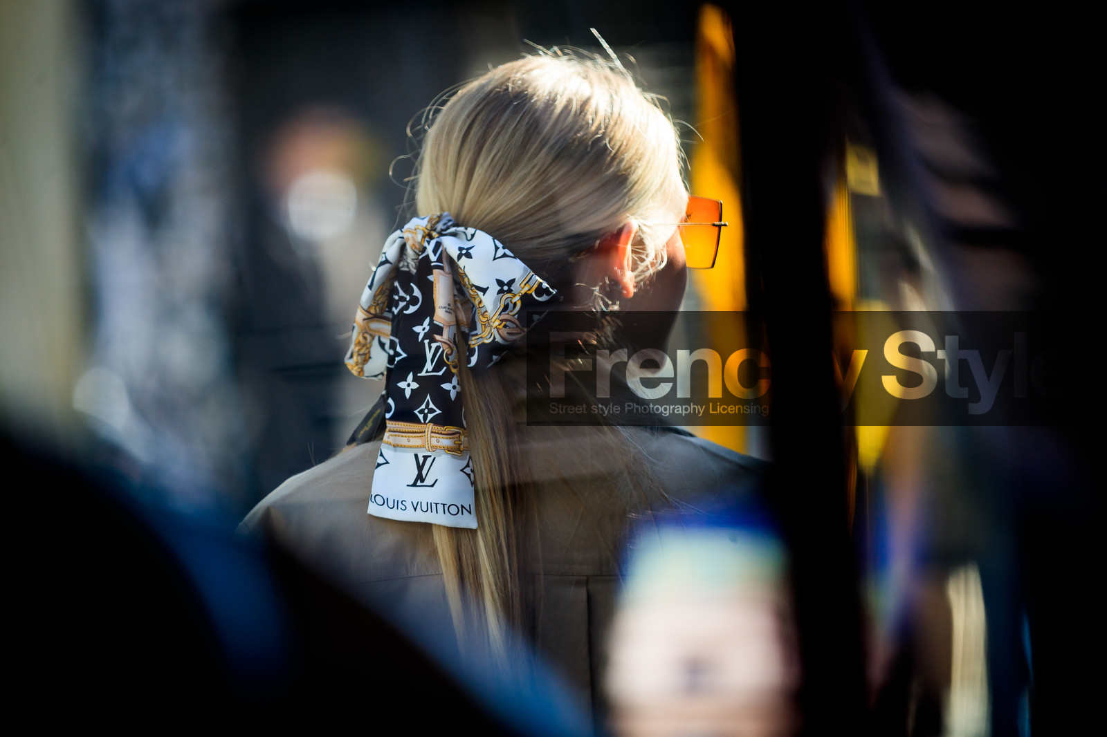 beige jacket, black and white, black scarf, louis vuitton, monogram, fashion week, frenchystyle, FW, jonathan paciullo, street style, LFW, LONDON, AUTUMN WINTER 2019-2020, AW 19-20, FW 19-20, FALL WINTER 2019-2020, horizontal, atmosphere details, detail