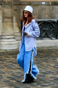 white hat, white shirt, light blue shirt, striped shirt, light blue jeans, oversize jeans, used jeans, fashion week, frenchystyle, FW, jonathan paciullo, street style, PFW, PARIS, SPRING SUMMER 2020, SS 20, horizontal, full length