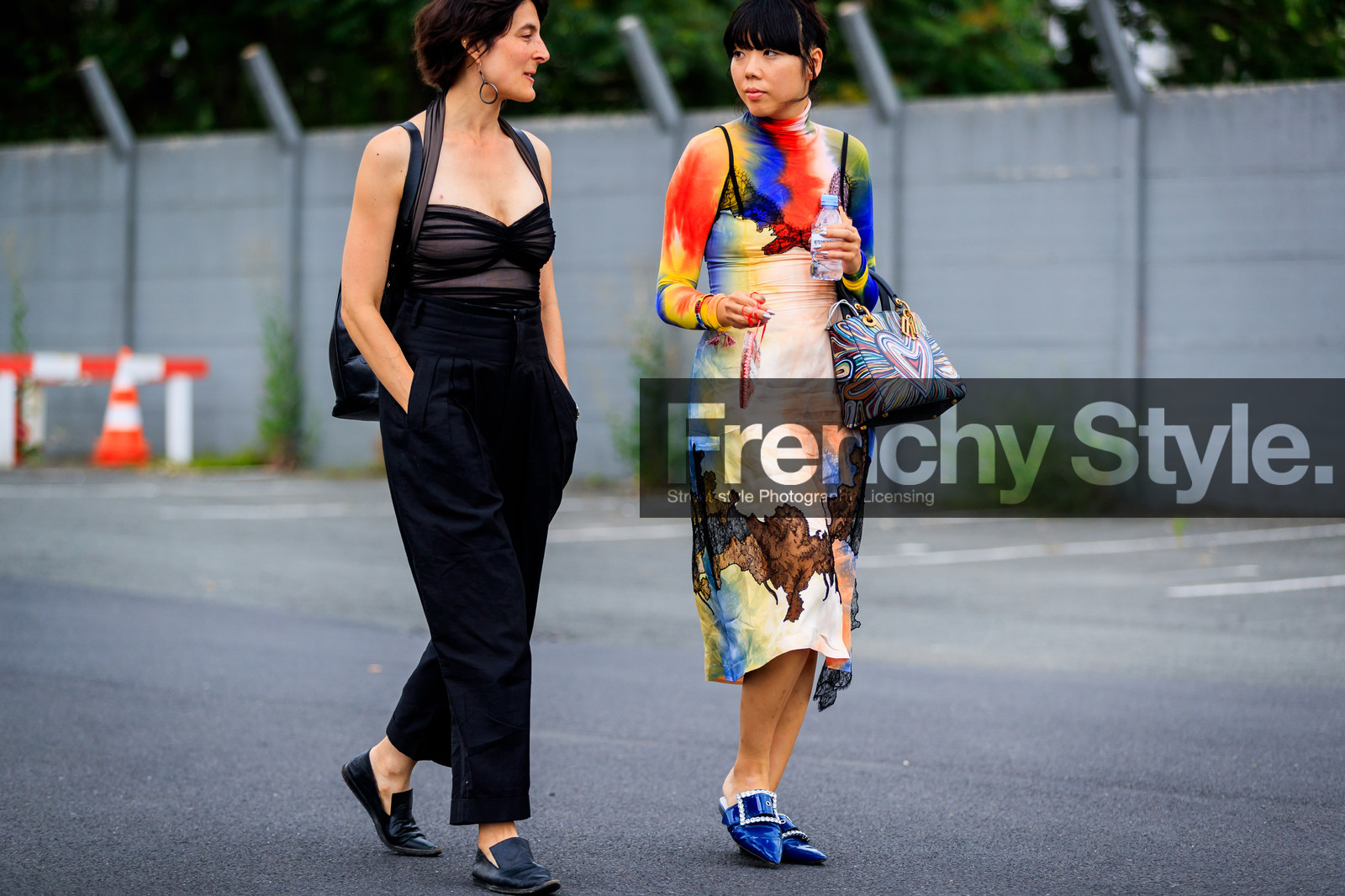 backpack, black bag, black pants, black shoes, black top, blue shoes, christian dior, graphic bag, graphic dress, lace dress, leather bag, leather shoes, multicolor sweater, printed bag, printed dress, tie & die, tone on tone, total look black, trousers, vêtements, fashion week, frenchystyle, FW, jonathan paciullo, street style, PFW, PARIS, atmosphere details, horizontal, full length, AUTUMN WINTER 2018-2019, FALL WINTER 2018-2019, FW 18-19, susie lau