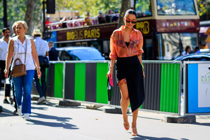 asymetric, black bag, black bra, black skirt, graphic skirt, high heels, leather bag, leather shoes, red shirt, see through, sunglasses, fashion week, frenchystyle, FW, jonathan paciullo, street style, PFW, PARIS, horizontal, atmosphere details, full length, AUTUMN WINTER 2018-2019, FALL WINTER 2018-2019, FW 18-19