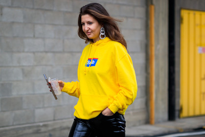 atmosphere details, AUTUMN WINTER 2017-2018, AW 17-18, black pants, detail, earrings, FALL WINTER 2017-2018, fashion week, frenchystyle, FW, FW 17-18, hoodie, horizontal, jonathan paciullo, leather pants, MFW, MILAN, street style, trousers, varnished leather, vinyl, yellow sweater