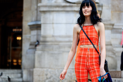 black bag, checked, checked pants, checked top, graphic pants, high waist, leather bag, orange pants, orange top, plaid, printed pants, trousers, zip, fashion week, frenchystyle, FW, jonathan paciullo, street style, PFW, PARIS, atmosphere details, horizontal, detail, model, AUTUMN WINTER 2018-2019, FALL WINTER 2018-2019, FW 18-19