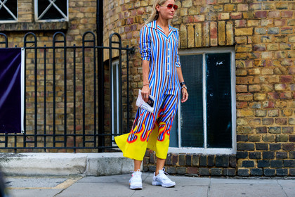 blue dress, graphic dress, holli rogers, leather shoes, nike, off white, printed dress, stripes, sunglasses, white sneakers, yellow, fashion week, frenchystyle, FW, jonathan paciullo, street style, LFW, LONDON, SPRING SUMMER 2019, SS 19, atmosphere details, horizontal, detail