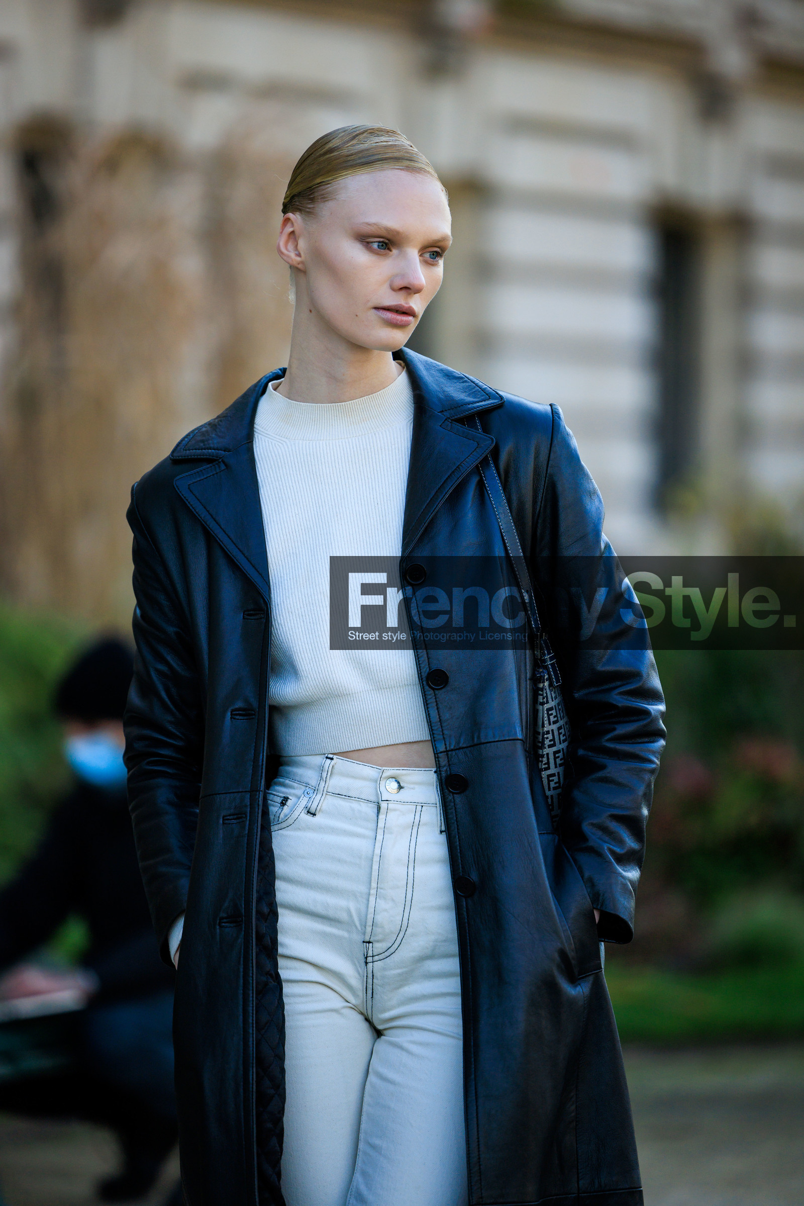 model, white jumper, cropped jumper, leather trench, white jeans, fendi bag, vintage bag, black boots, fashion week, frenchystyle, FW, jonathan paciullo, street style, PARIS, PFW, SPRING SUMMER 2022, SS 22, atmosphere details, detail, vertical