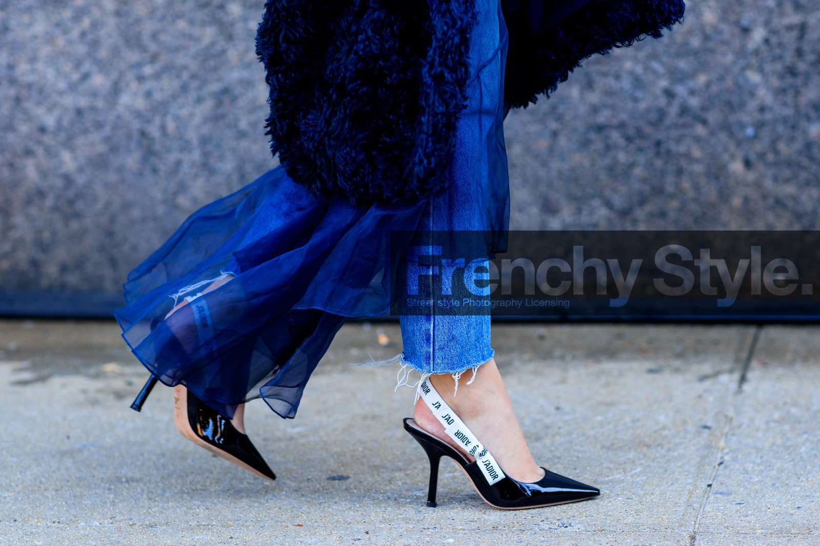 black and white shoes, black fur coat, black shoes, blue denim, blue dress, christian dior, denim pants, high heels, jeans, leather shoes, see through, silk dress, trousers, varnished leather shoes, street style, jonathan paciullo, FW, frenchystyle, fashion week, NYFW, NEW YORK, AUTUMN WINTER 2018-2019, AW 18-19, FALL WINTER 2018-2019, FW 18-19, atmosphere details, horizontal, detail