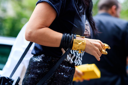 bracelet, glitter, gold, golden jewelry, rings, sequined, shiny, fashion week, frenchystyle, FW, jonathan paciullo, street style, PFW, PARIS, horizontal, atmosphere details, detail, AUTUMN WINTER 2018-2019, FALL WINTER 2018-2019, FW 18-19
