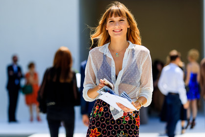 black bra, bracelet, graphic skirt, printed skirt, see through, white shirt, fashion week, frenchystyle, FW, jonathan paciullo, street style, PFW, PARIS, horizontal, atmosphere details, detail, AUTUMN WINTER 2018-2019, FALL WINTER 2018-2019, FW 18-19, ana girardot