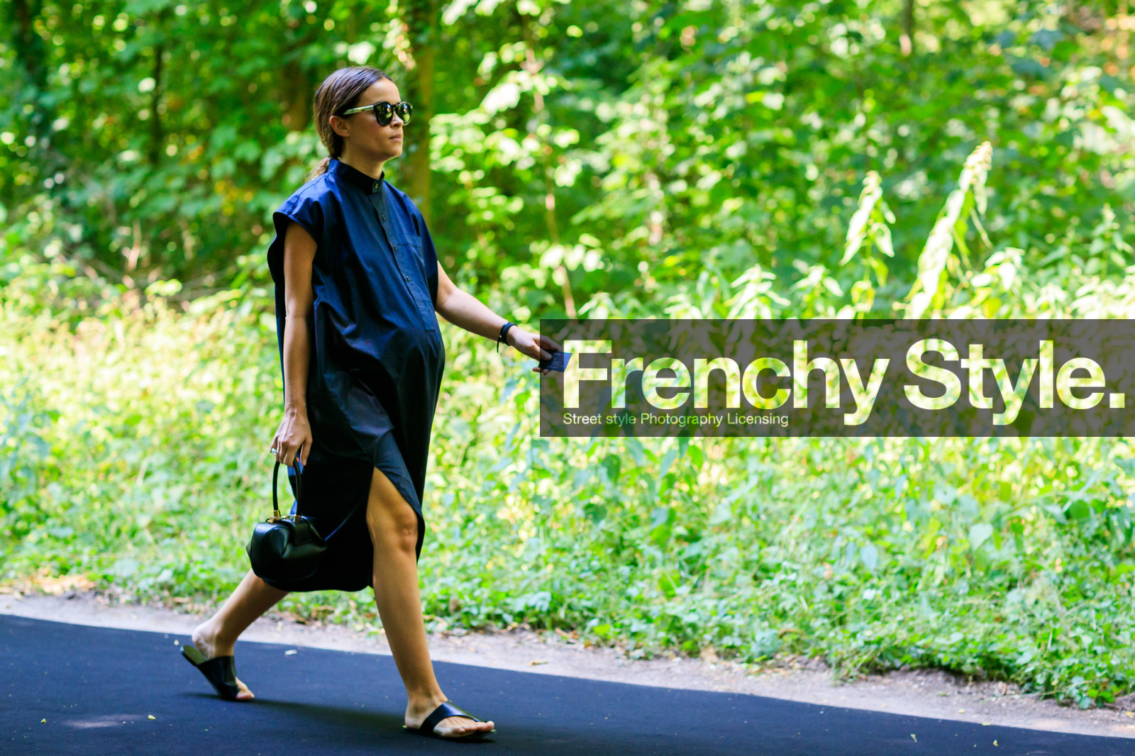 atmosphere details, black bag, black dress, black sandals, fashion week, frenchystyle, full length, FW, horizontal, jonathan paciullo, leather bag, leather shoes, MENSWEAR, mira duma, miroslava duma, PARIS, PFW, SPRING SUMMER 2018, SS 18, street style, sunglasses, tone on tone, total look black
