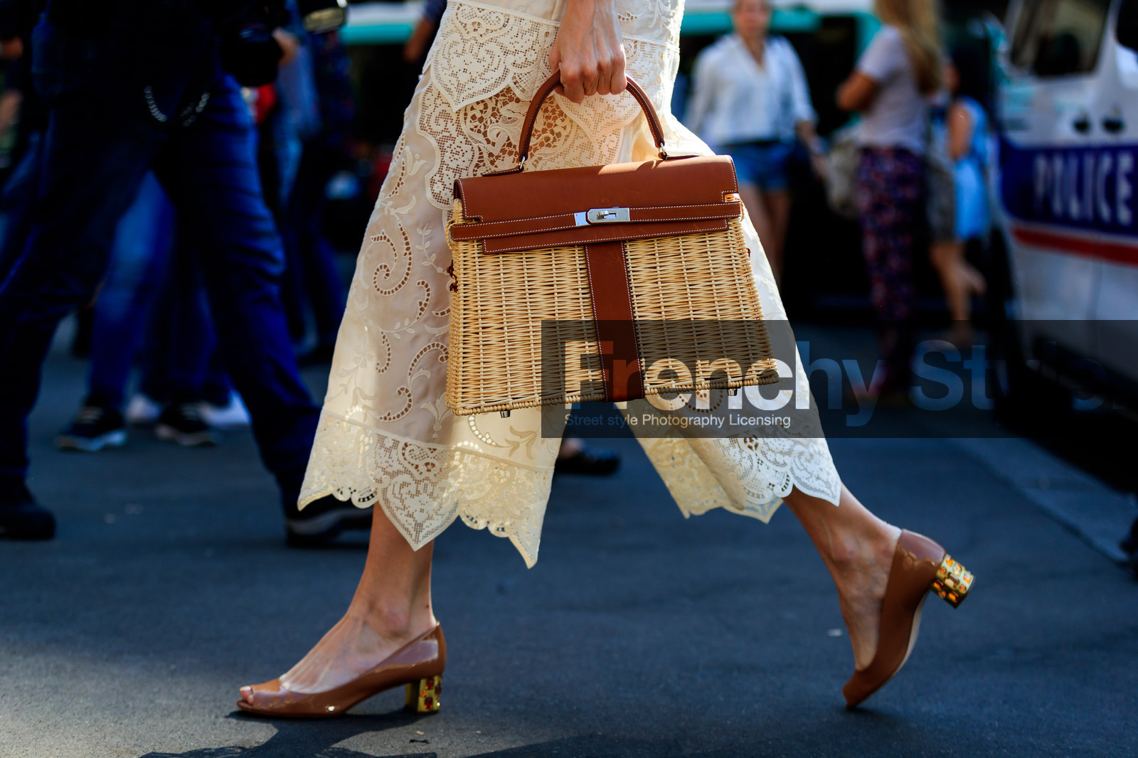 beige pants, brown shoes, embroideries, hermès, lace pants, leather bag, leather shoes, trousers, fashion week, frenchystyle, FW, jonathan paciullo, street style, PFW, PARIS, atmosphere details, horizontal, detail, AUTUMN WINTER 2018-2019, FALL WINTER 2018-2019, FW 18-19