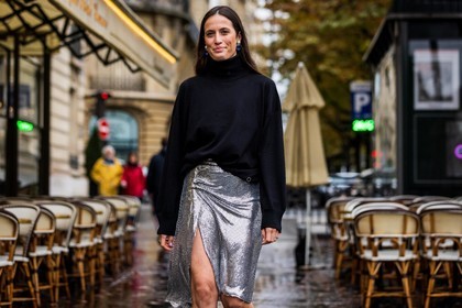 Astrid Boutrot, black turtleneck, earrings, sequins, silver skirt, skirt, splited skirt, turtleneck, fashion week, frenchystyle, FW, jonathan paciullo, street style, PFW, PARIS, SPRING SUMMER 2022, SS 22, atmosphere details, horizontal
