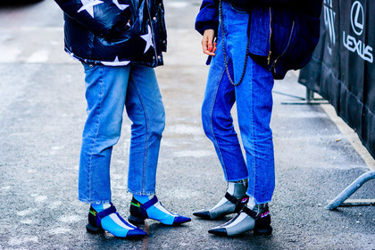 atmosphere details, AUTUMN WINTER 2017-2018, AW 17-18, black sweater, blue bag, blue denim, blue jacket, chanel handbag, denim pants, detail, down jacket, FALL WINTER 2017-2018, fashion week, frenchystyle, FW, FW 17-18, graphic shoes, grey sweater, horizontal, jeans, jonathan paciullo, leather shoes, louis vuitton, moncler, NEW YORK, NYFW, printed jacket, stars, street style, trousers, turquoise
