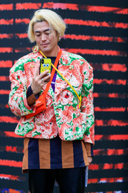 red jacket, green jacket, quilted jacket, animal print jacket, striped t-shirt, camel t-shirt, black t-shirt, crossbody bag, yellow leather bag, red bag, mini bag, fashion week, frenchystyle, FW, jonathan paciullo, street style, PFW, PARIS, SPRING SUMMER 2020, SS 20, horizontal, atmosphere details, detail