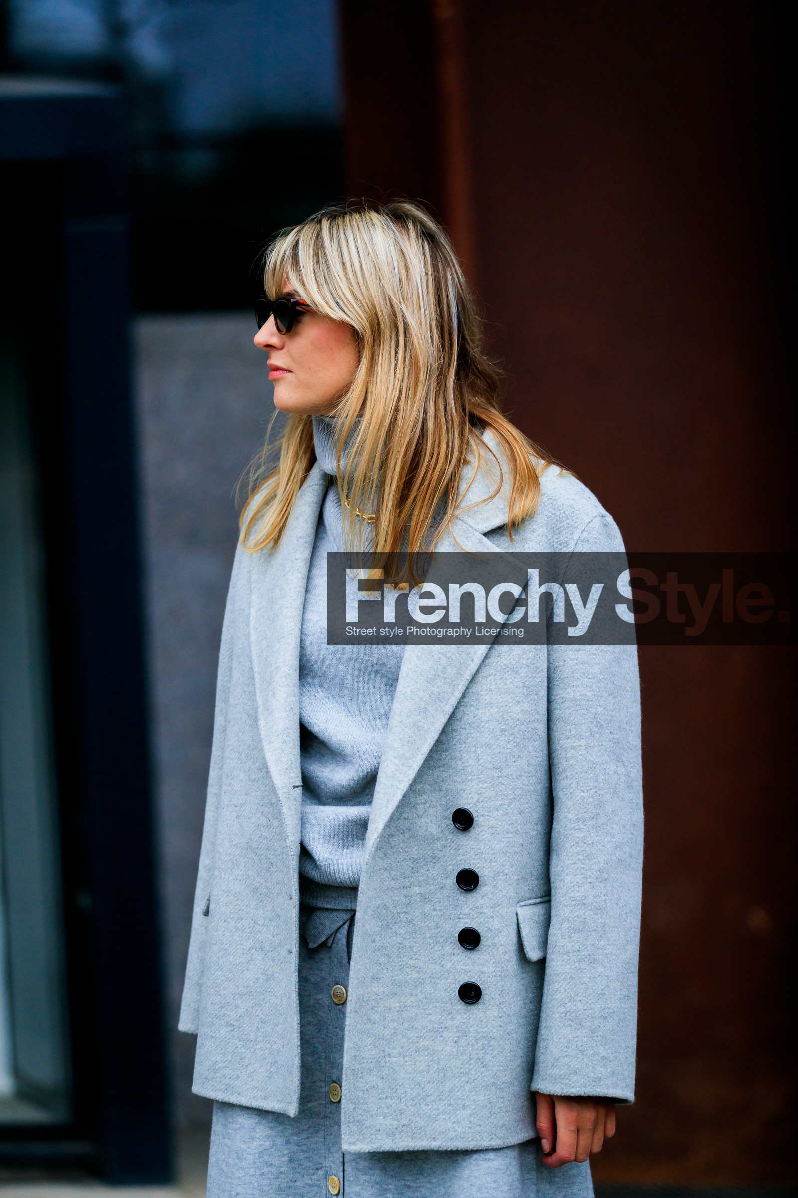 camille charriere, grey jacket, grey skirt, grey sweater, sunglasses, street style, jonathan paciullo, FW, frenchystyle, fashion week, LFW, LONDON, AUTUMN WINTER 2019-2020, AW 19-20, FW 19-20, FALL WINTER 2019-2020, vertical, atmosphere details, detail