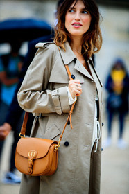 jeanne damas, beige trench coat, camel leather bag, shoulder bag, dior bag, bag detail, fashion week, frenchystyle, FW, jonathan paciullo, street style, PFW, PARIS, SPRING SUMMER 2021, SS 21, vertical, atmosphere details, detail