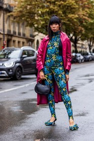 bag, black bag, blue jumpsuit, blue legging, blue sandals, blue top, coat, floral print, flower, jumpsuit, lanvin bag, leather bag, leather coat, legging, pink coat, print, printed jumpsuit, printed legging, printed sandals, printed top, sandals, Susie Lau, top, fashion week, frenchystyle, FW, jonathan paciullo, street style, PFW, PARIS, SPRING SUMMER 2022, SS 22, vertical, full length