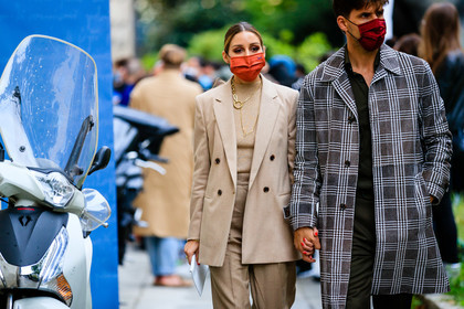 beige total look, beige jacket, beige pullover, beige pants, sparkling pullover, beige suits, golden necklace, long necklace, covid face mask, olivia palermo, street style, jonathan paciullo, FW, frenchystyle, fashion week, MFW, MILAN, SPRING SUMMER 2021, SS 21, horizontal, atmosphere details, detail