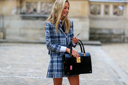 thom browne bag, navy blue jacket, navy blue skirt, grey jacket, grey skirt, checked jacket, checked skirt, mini skirt, pleated skirt, school girl look, black leather bag, thom browne jacket, thom browne look, thom browne skirt, thom browne socks, fashion week, frenchystyle, FW, jonathan paciullo, street style, PFW, PARIS, SPRING SUMMER 2020, SS 20, horizontal, atmosphere details, detail