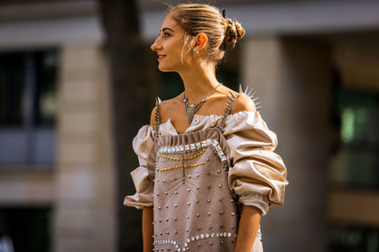 beige dress, dress, Jenny M Walton, necklace, off-shoulder dress, statement dress, strass, studs, fashion week, frenchystyle, FW, jonathan paciullo, street style, PFW, PARIS, SPRING SUMMER 2022, SS 22, horizontal, atmosphere details