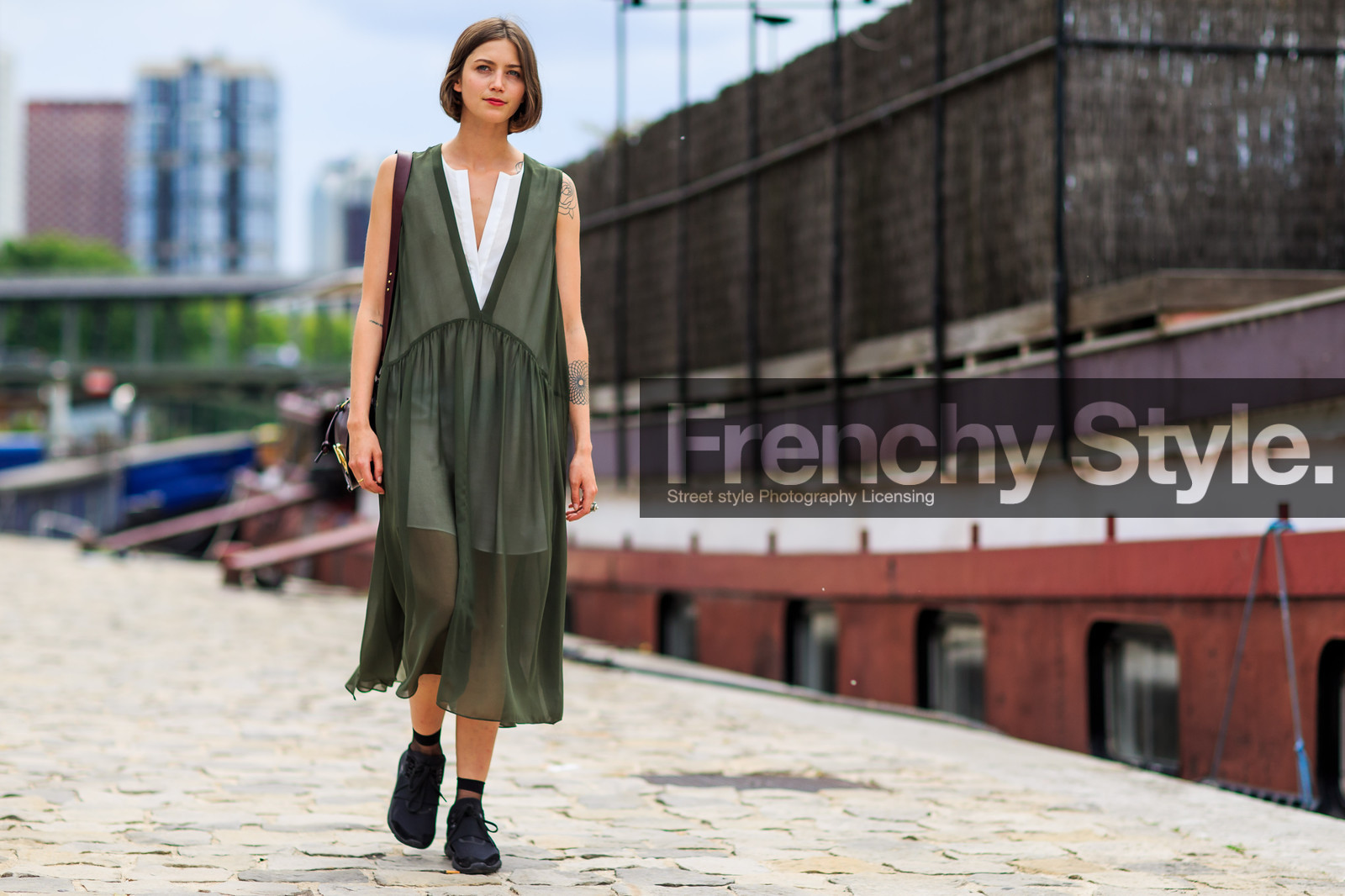 atmosphere details, black sneakers, black socks, fashion week, frenchystyle, full length, FW, green dress, horizontal, jonathan paciullo, MENSWEAR, nike, PARIS, PFW, SPRING SUMMER 2017, SS 17, street style