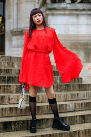 mademoiselle yulia, red dress, long sleeves dress, mini dress, belted dress, brocart dress, black socks, black polish shoes, platform shoes, glitter shoes, laced shoes, white leather bag, round shape bag, stella mccartney bag, stella mccartney shoes, stella mccartney dress, fashion week, frenchystyle, FW, jonathan paciullo, street style, PFW, PARIS, vertical, full length