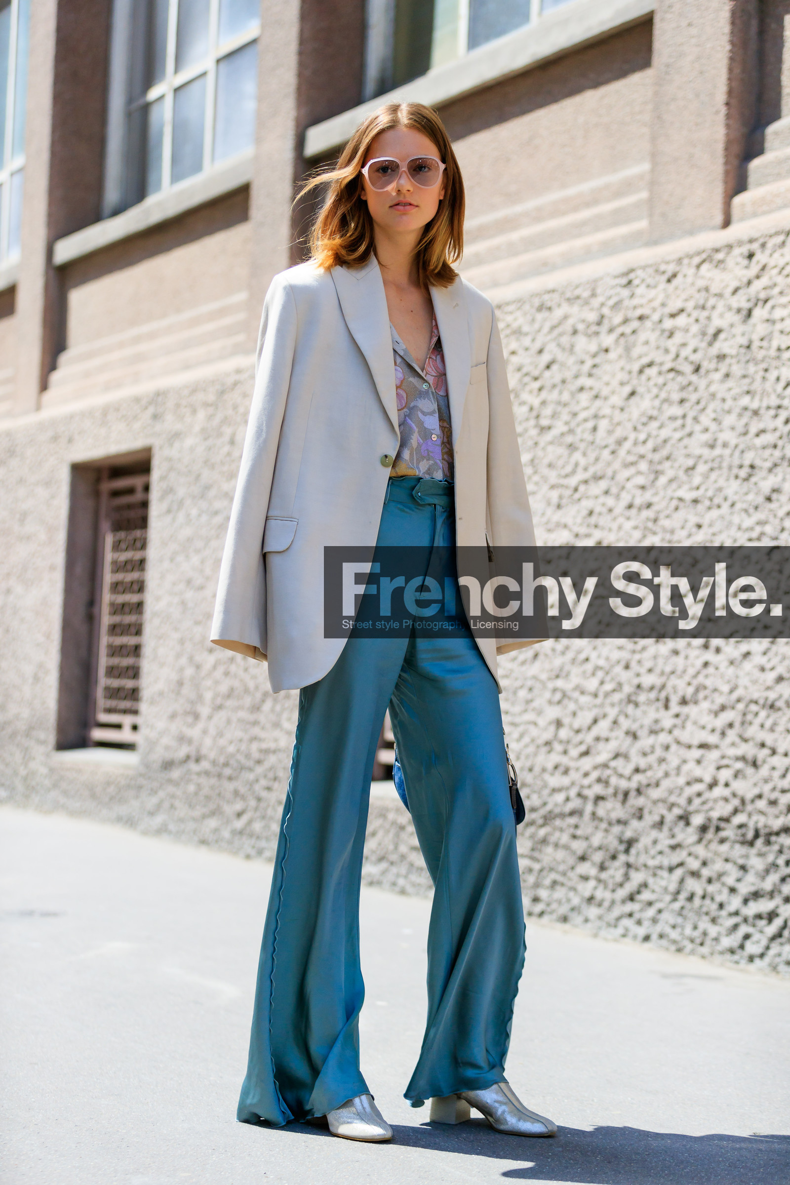 blazer, blue pants, leather shoes, over the shoulder, shiny boots, silver shoes, sunglasses, trousers, white jacket, fashion week, frenchystyle, FW, jonathan paciullo, street style, PFW, PARIS, vertical, full length, AUTUMN WINTER 2018-2019, FALL WINTER 2018-2019, FW 18-19