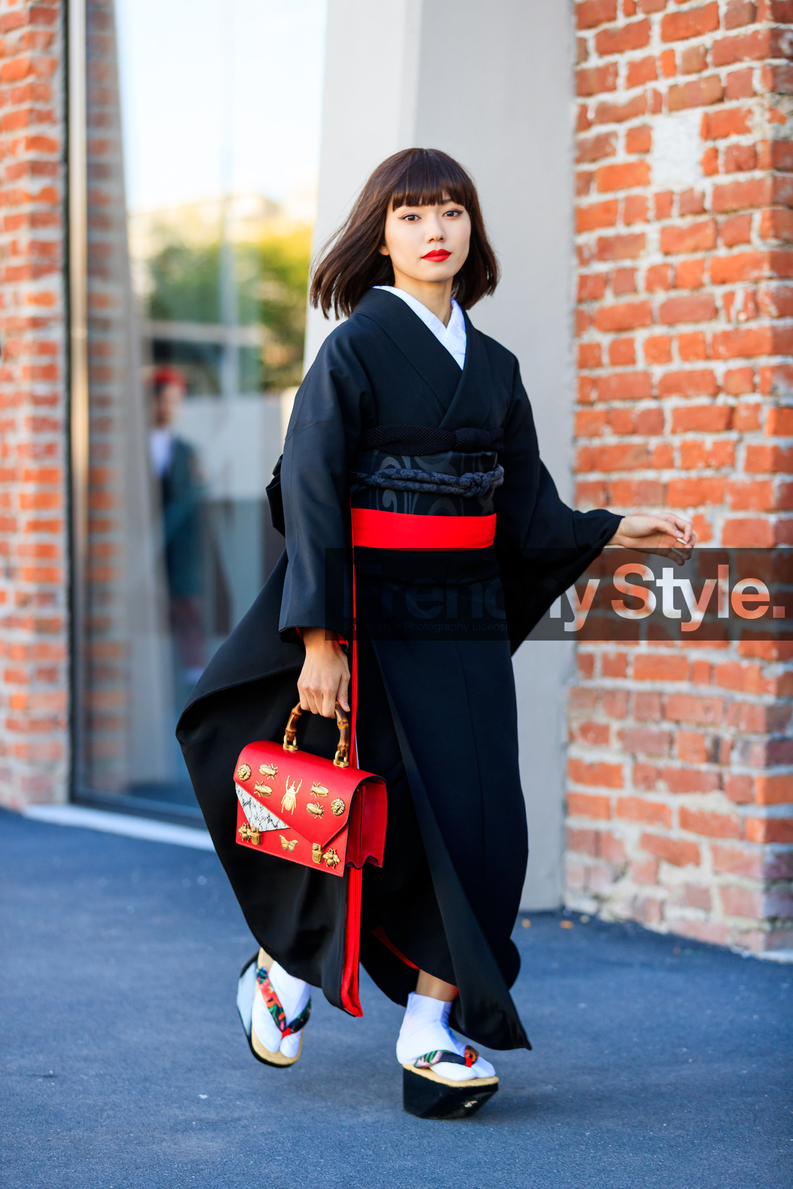 black shoes, fashion week, frenchystyle, full length, FW, graphic bag, gucci, high heels, jonathan paciullo, kimono, leather bag, leather shoes, MFW, MILAN, printed bag, red bag, red belt, SPRING SUMMER 2018, SS 18, street style, tabi shoes, vertical, white socks