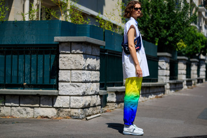black bag, blue bag, denim bag, fanny pack, graphic bag, graphic pants, leather bag, leather shoes, multicolor pants, printed bag, printed pants, rainbow, sleeveless, sunglasses, supreme, sweatpants, tie & die, trousers, white shirt, white sneakers, yellow pants, fashion week, frenchystyle, FW, jonathan paciullo, street style, PFW, PARIS, atmosphere details, horizontal, full length, model, AUTUMN WINTER 2018-2019, FALL WINTER 2018-2019, FW 18-19, Giedrė Dukauskaitė