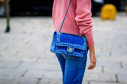 atmosphere details, blue denim, boy bag, chanel, denim bag, denim pants, detail, fashion week, frenchystyle, FW, horizontal, jeans, jonathan paciullo, leather bag, MFW, MILAN, pink sweater, SPRING SUMMER 2017, SS 17, street style, trousers