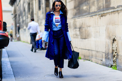 atmosphere details, AUTUMN WINTER 2016-2017, aviator sunglasses, AW 16-17, black bag, black mules, blue coat, blue pants, blue shirt, choker, crop top, FALL WINTER 2016-2017, fashion week, frenchystyle, full length, FW, FW 16-17, HAUTE COUTURE, high heels, horizontal, jonathan paciullo, leather bag, leather shoes, men shirt, MENSWEAR, necklace, PARIS, PFW, printed t shirt, street style, sunglasses, trousers, white t shirt
