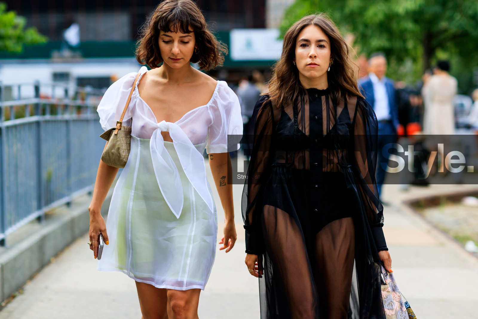 alyssa coscarelli, beige bag, black bra, black dress, leather bag, see through, white dress, street style, jonathan paciullo, FW, frenchystyle, fashion week, NYFW, NEW YORK, SPRING SUMMER 2019, SS 19, atmosphere details, horizontal, detail