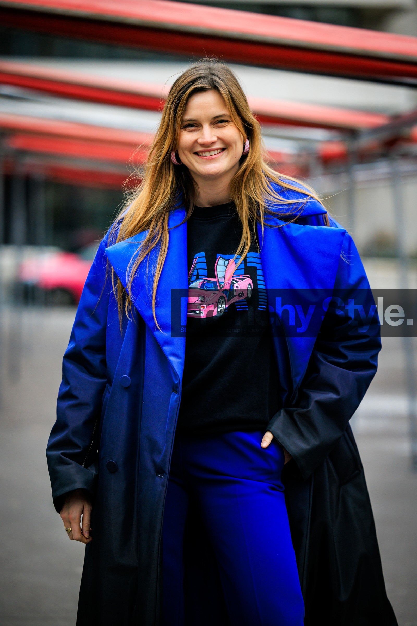 blue look, puffed jacket, dual toned jacket, blue coat, printed sweatshirt, black sweat, blue trousers, fashion week, frenchystyle, FW, jonathan paciullo, street style, PFW, PARIS, menswear, AUTUMN WINTER 2022-2023, FALL WINTER 2022-2023, FW 22-23, atmosphere details, detail, vertical