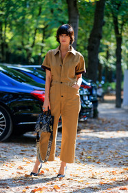 black bag, black shoes, brown jumpsuit, christian dior, fashion week, frenchystyle, full length, FW, graphic bag, high heels, jonathan paciullo, leather bag, leather shoes, leila yavari, monogram, PARIS, PFW, printed bag, SPRING SUMMER 2018, SS 18, street style, trousers, vertical