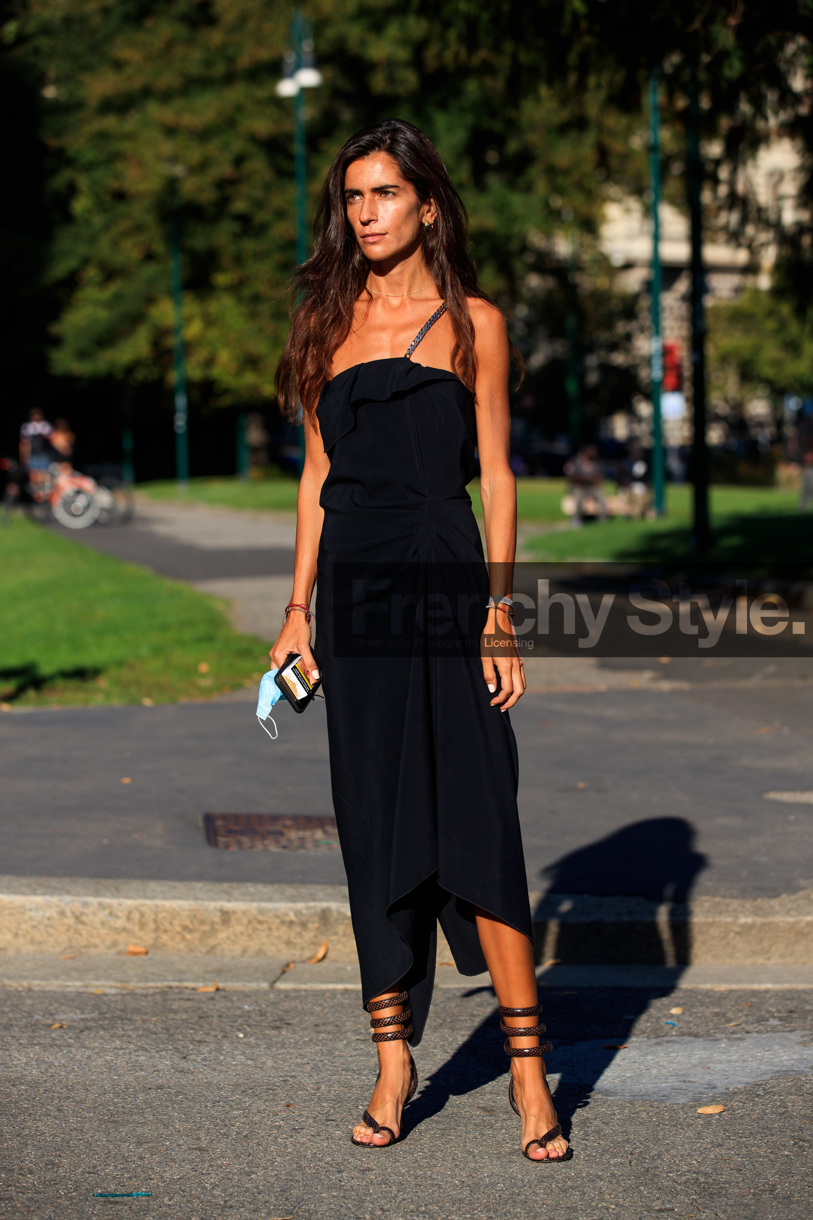 black dress, silk dress, sleeveless dress, strapless dress, asymetrical dress, chain strap dress, drape dress, long dress, brown leather sandals, multi straps sandals, high heels sandals, ruffle dress, chiara totire, fashion week, frenchystyle, FW, jonathan paciullo, street style, MFW, MILAN, SPRING SUMMER 2021, SS 21, vertical, detail
