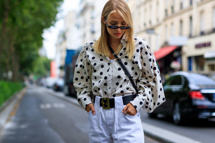 black belt, graphic shirt, leather belt, polka dot, printed shirt, sunglasses, trousers, white pants, white shirt, fashion week, frenchystyle, FW, jonathan paciullo, street style, PFW, PARIS, horizontal, atmosphere details, detail, AUTUMN WINTER 2018-2019, FALL WINTER 2018-2019, FW 18-19